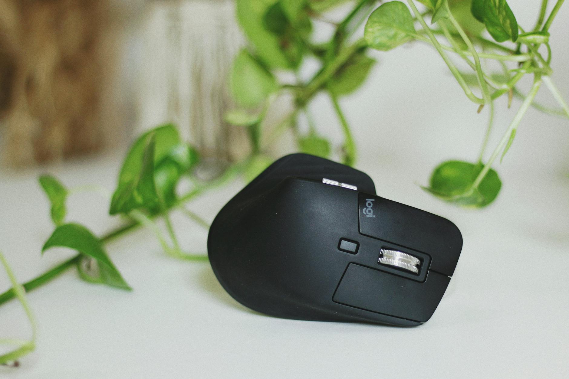 Vertical Mouse Ergonomic Design
