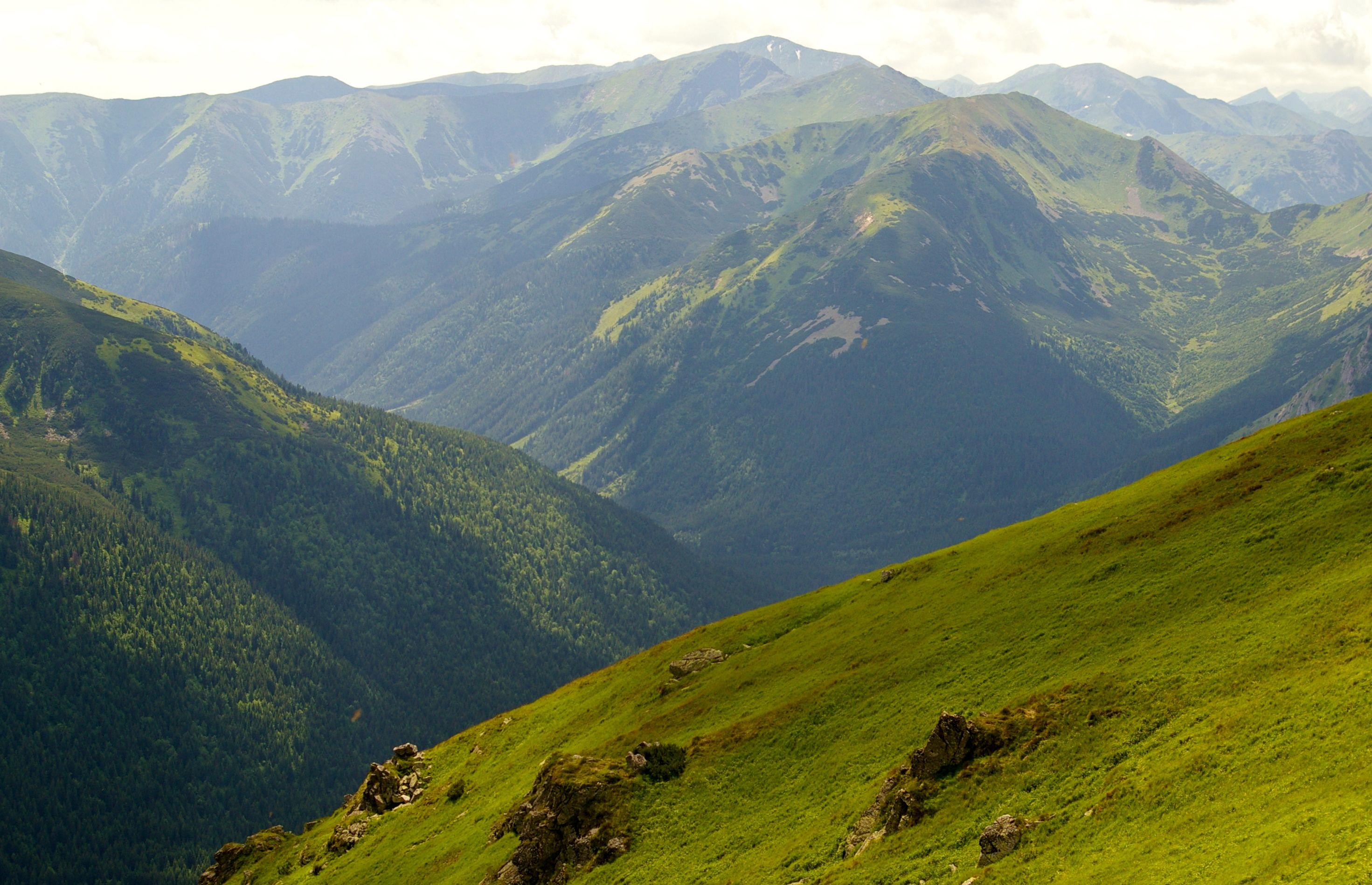 Breathtaking view of the Vysoké Tatry mountain range in Slovakia with lush green valleys and peaks.