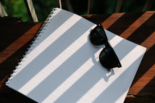 Foto d'estoc gratuïta de amb textura, braille, enquadernació de llibres