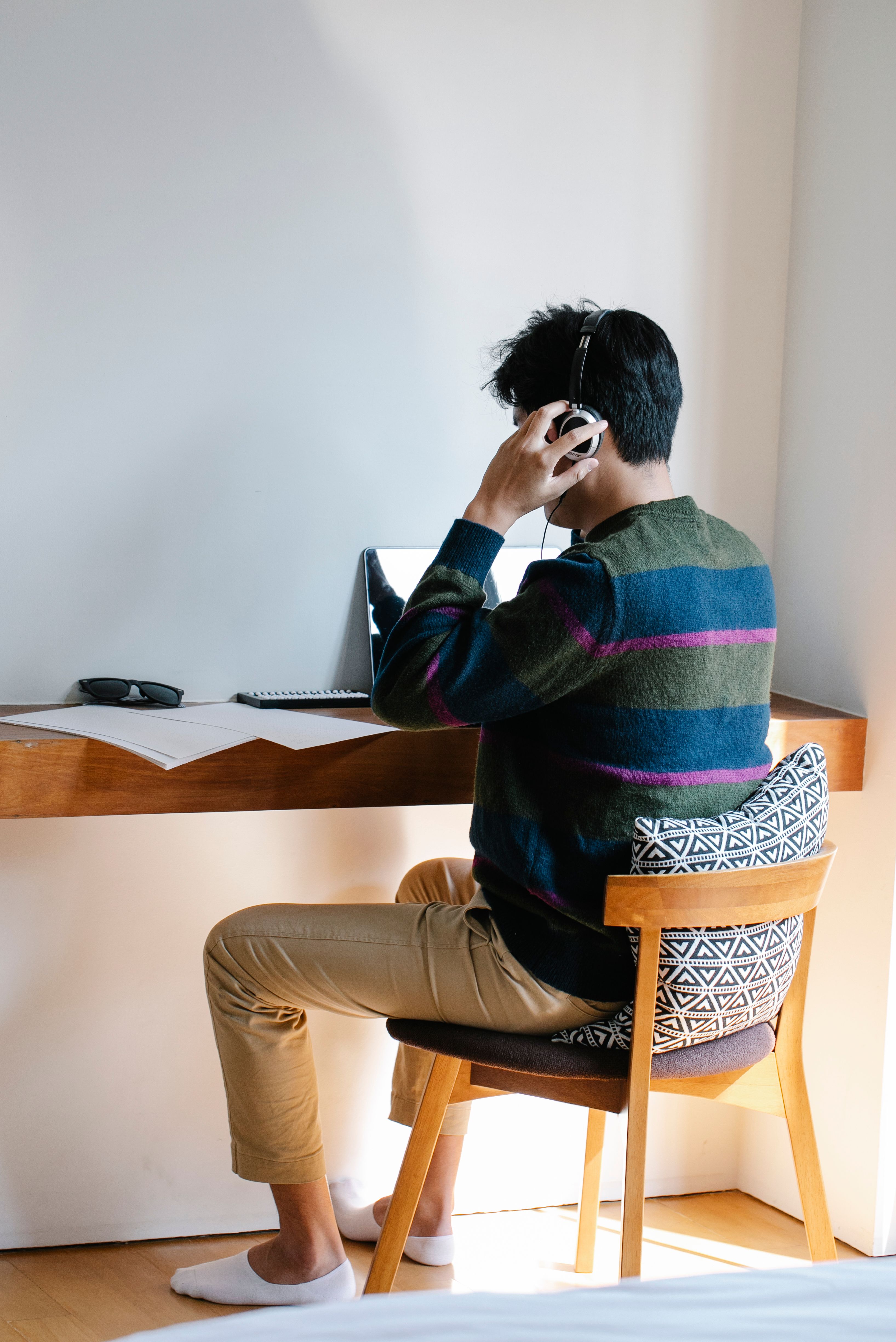 How to Focus at Home When Every Room Is Noisy: Simple Tips