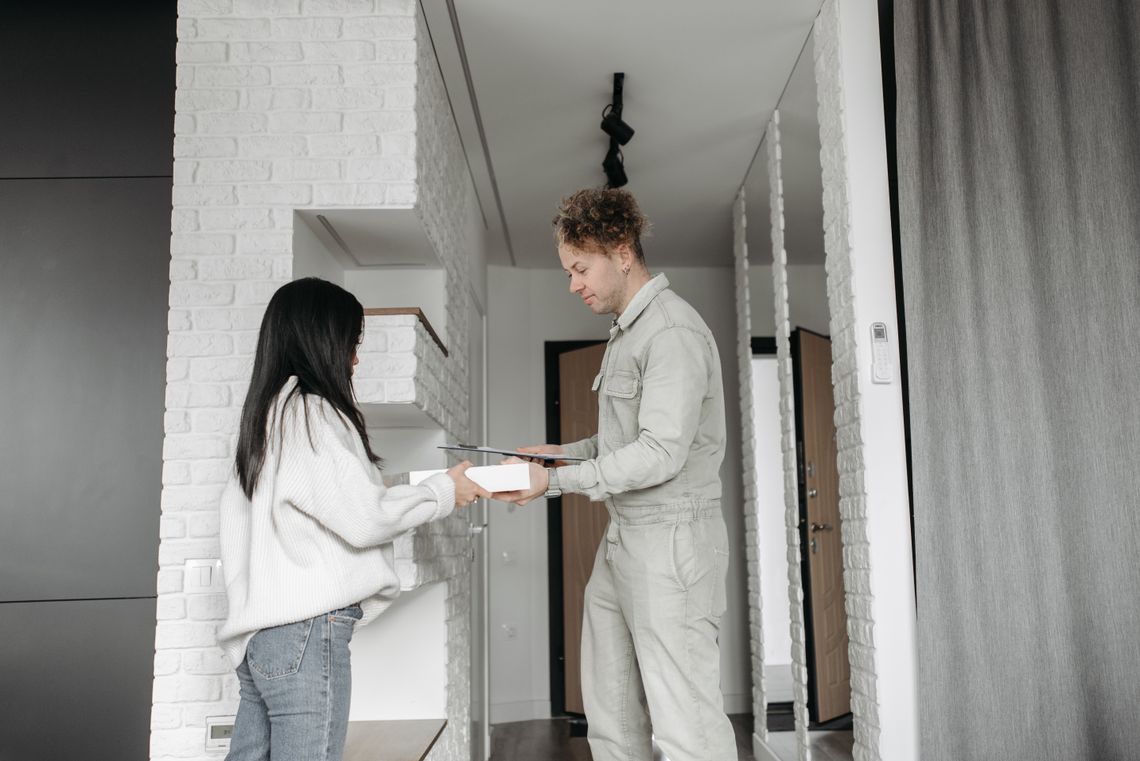 Customer receiving a parcel from a delivery professional