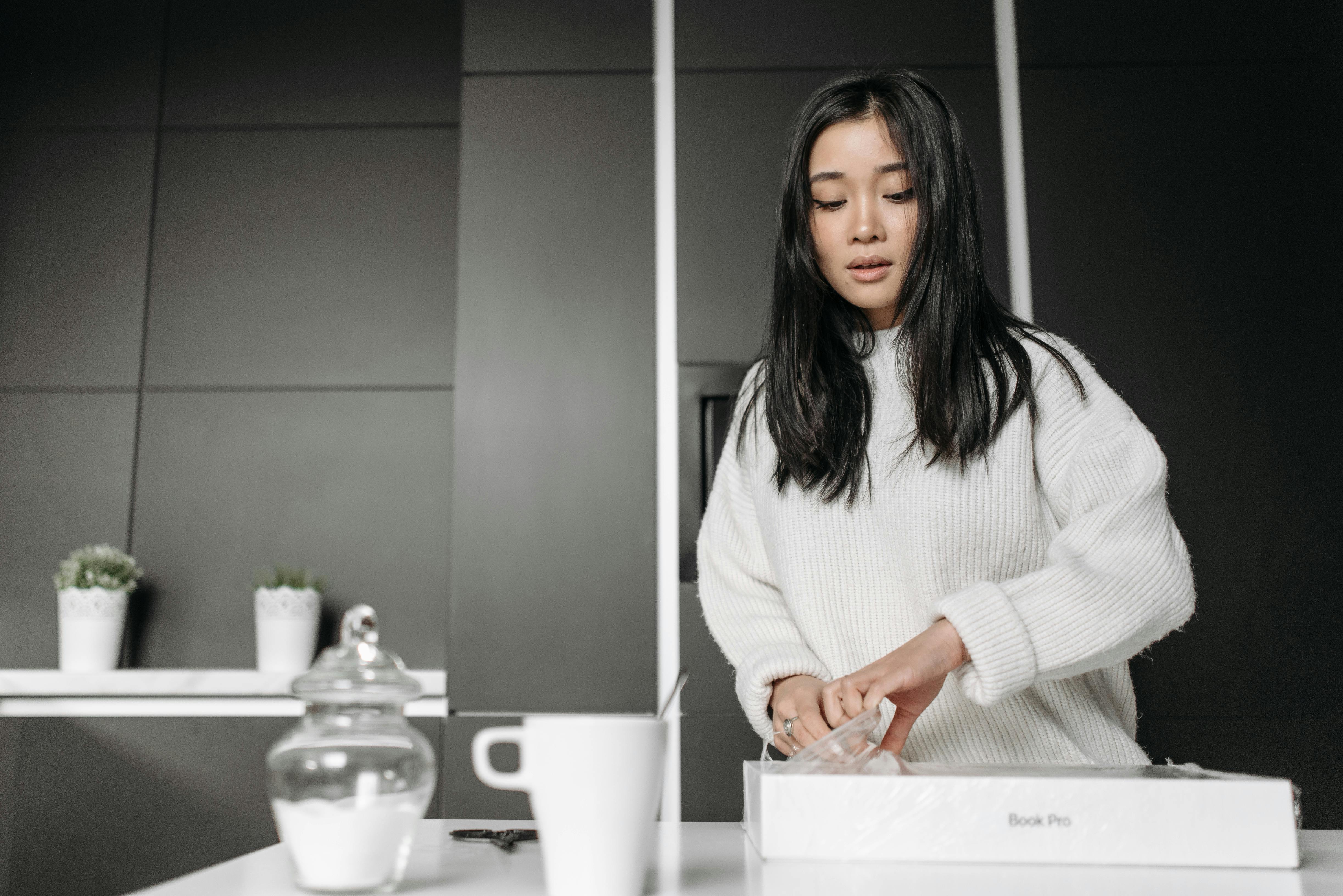 Best Women’s Clothing Subscription Boxes 2026: 6 Fashion Expert Picks — Photo by Pavel Danilyuk on Pexels