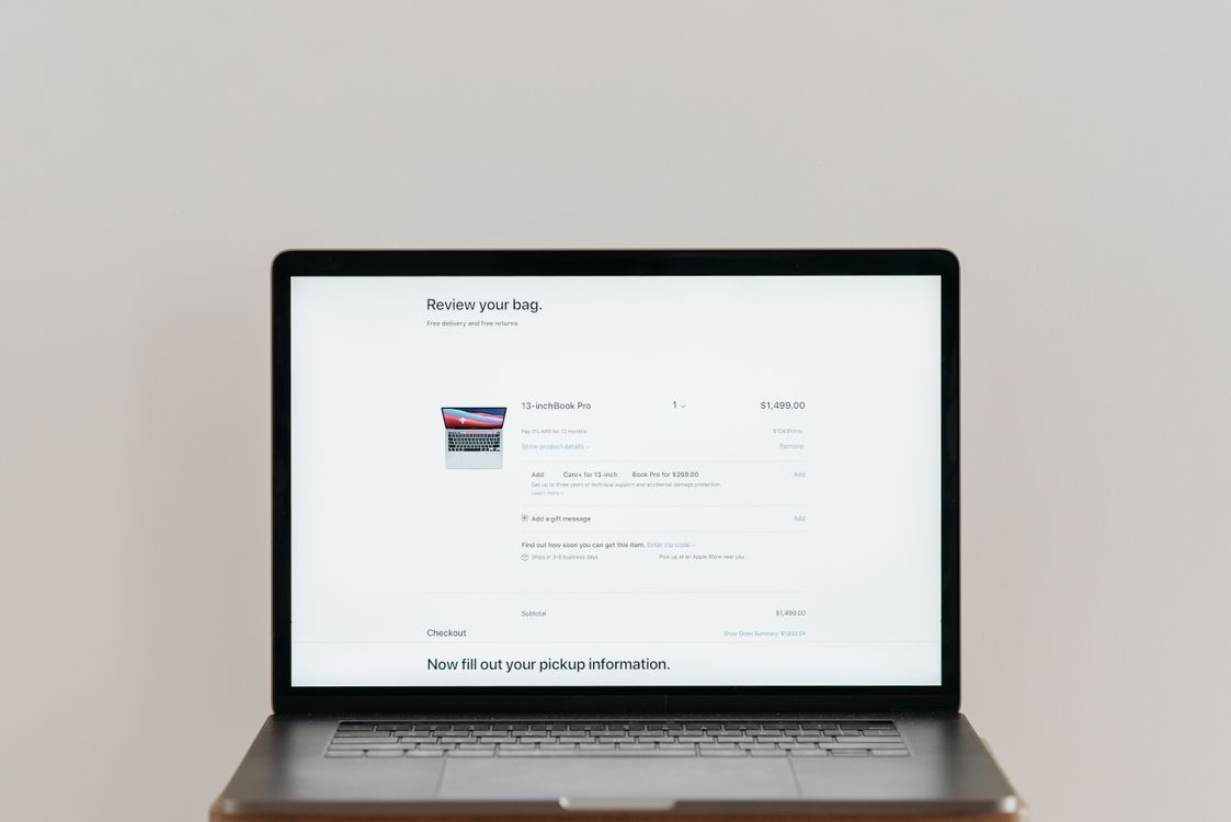 customer viewing star ratings and online reviews on laptop