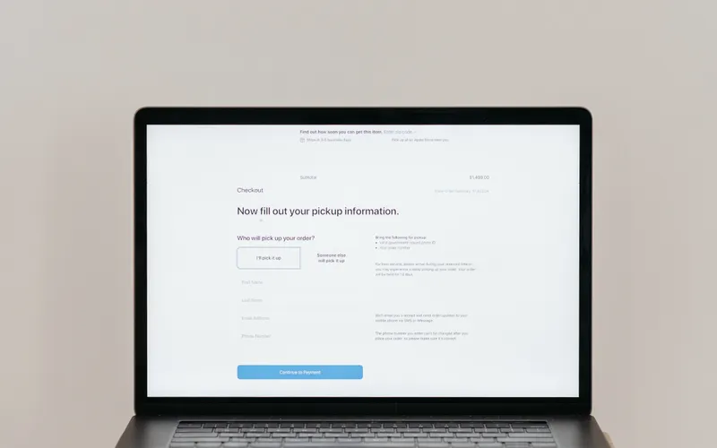 comparativa web sobrecargada versus diseño web minimalista conversión