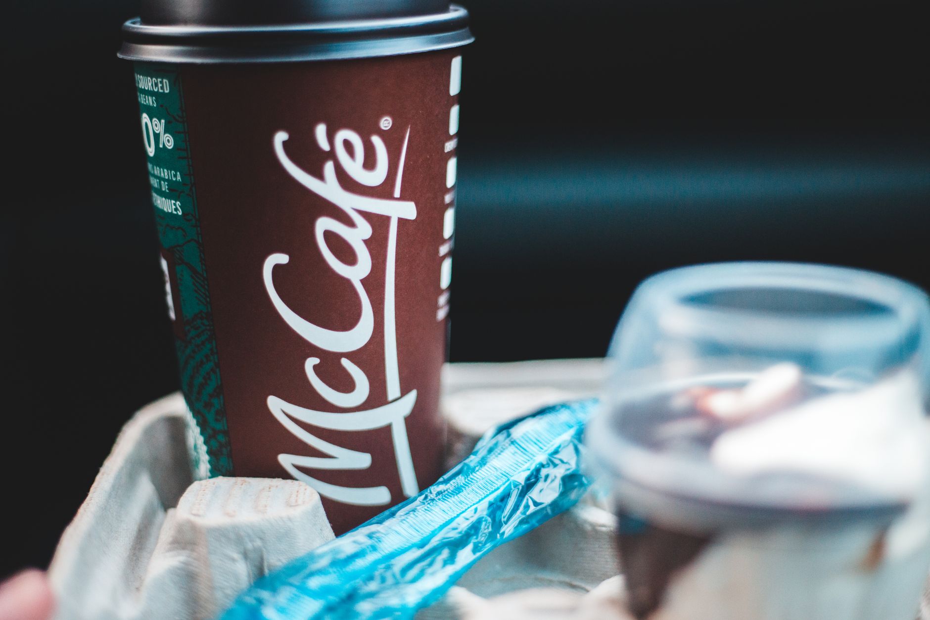 McDonald's restoranında tek kullanımlık bardaklar