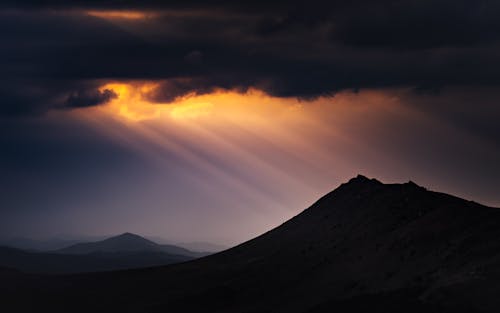 Immagine gratuita di alba, cielo nuvoloso, colline