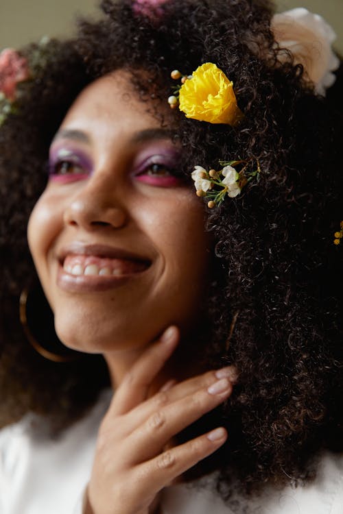 Foto profissional grátis de 3x4, cabelo afro, fechar-se