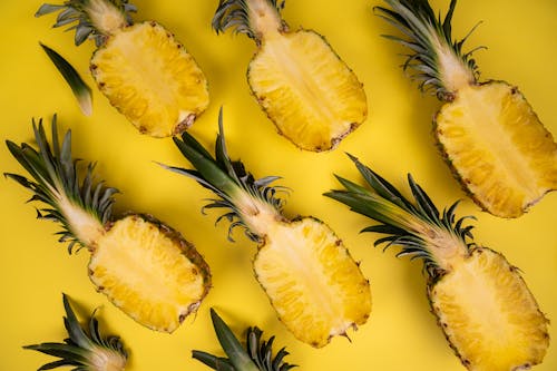 Free Backdrop of ripe pineapple halves with sweet flesh Stock Photo