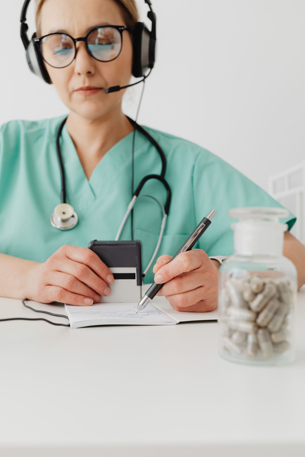 HIPAA Compliant Answering Service for Medical Offices: What to Look For