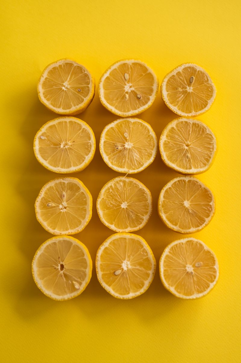 What are the nutritional values of lemon juice?