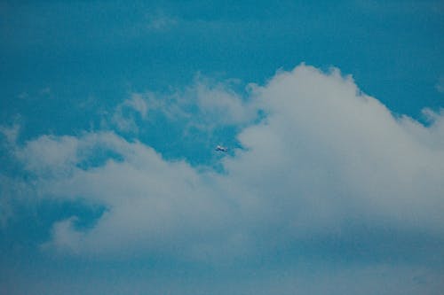 Безкоштовне стокове фото на тему «блакитне небо, літак, літальний апарат»