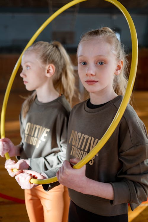 Kostenloses Stock Foto zu festhalten, hübsch, hula-hoop