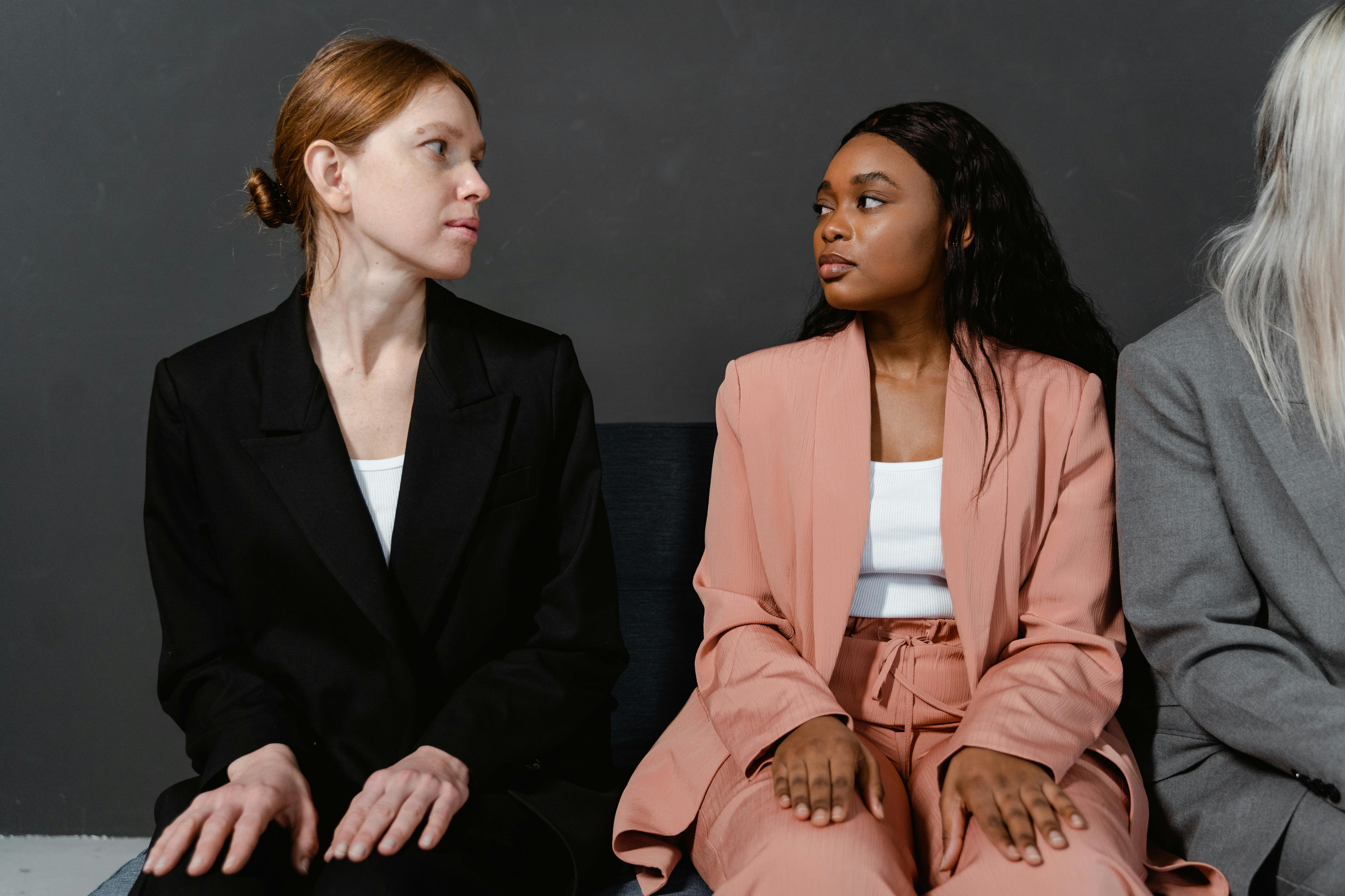 Gratis Fotos de stock gratuitas de adentro, atuendo, cabello Foto de stock