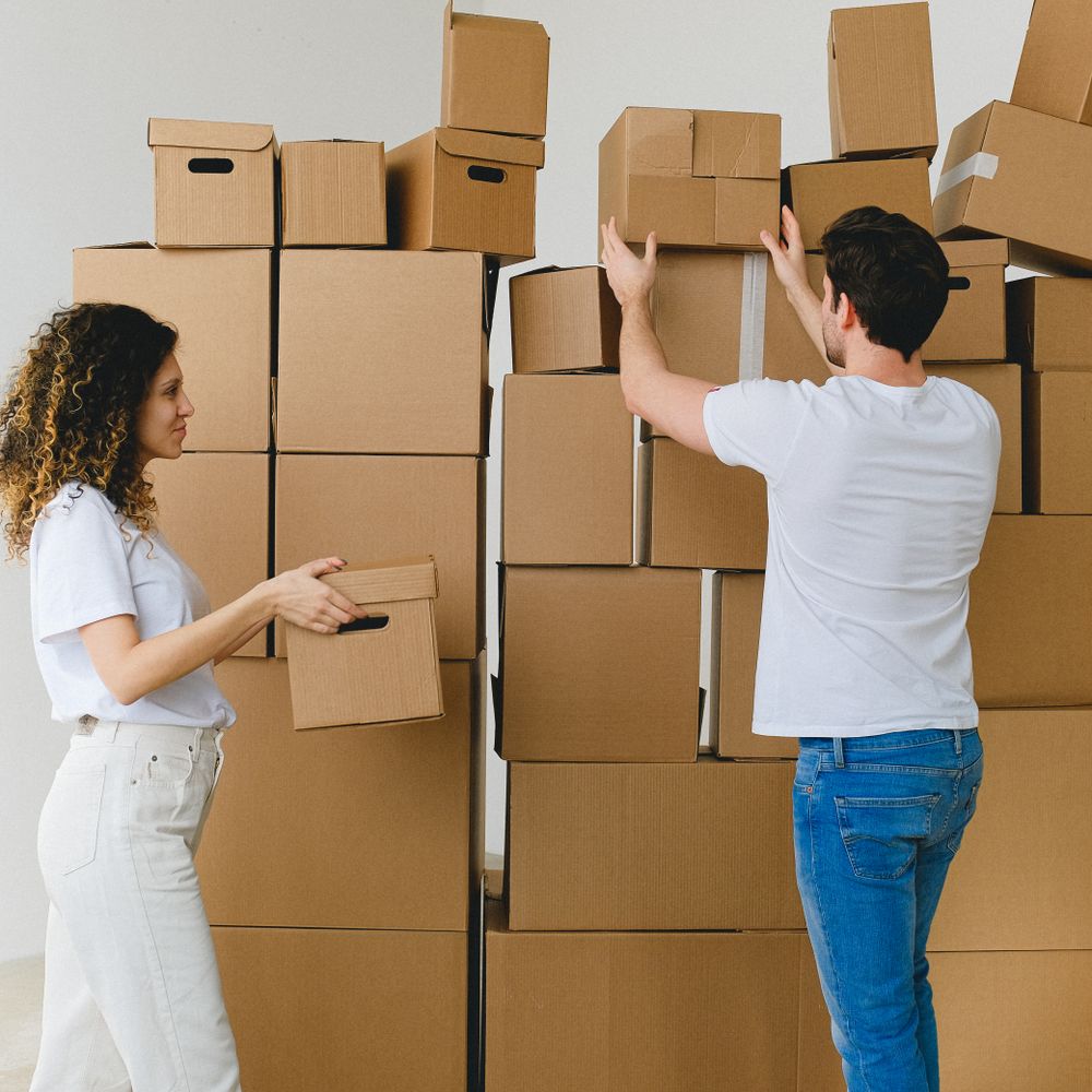 Earith — professional packers wrapping and boxing belongings