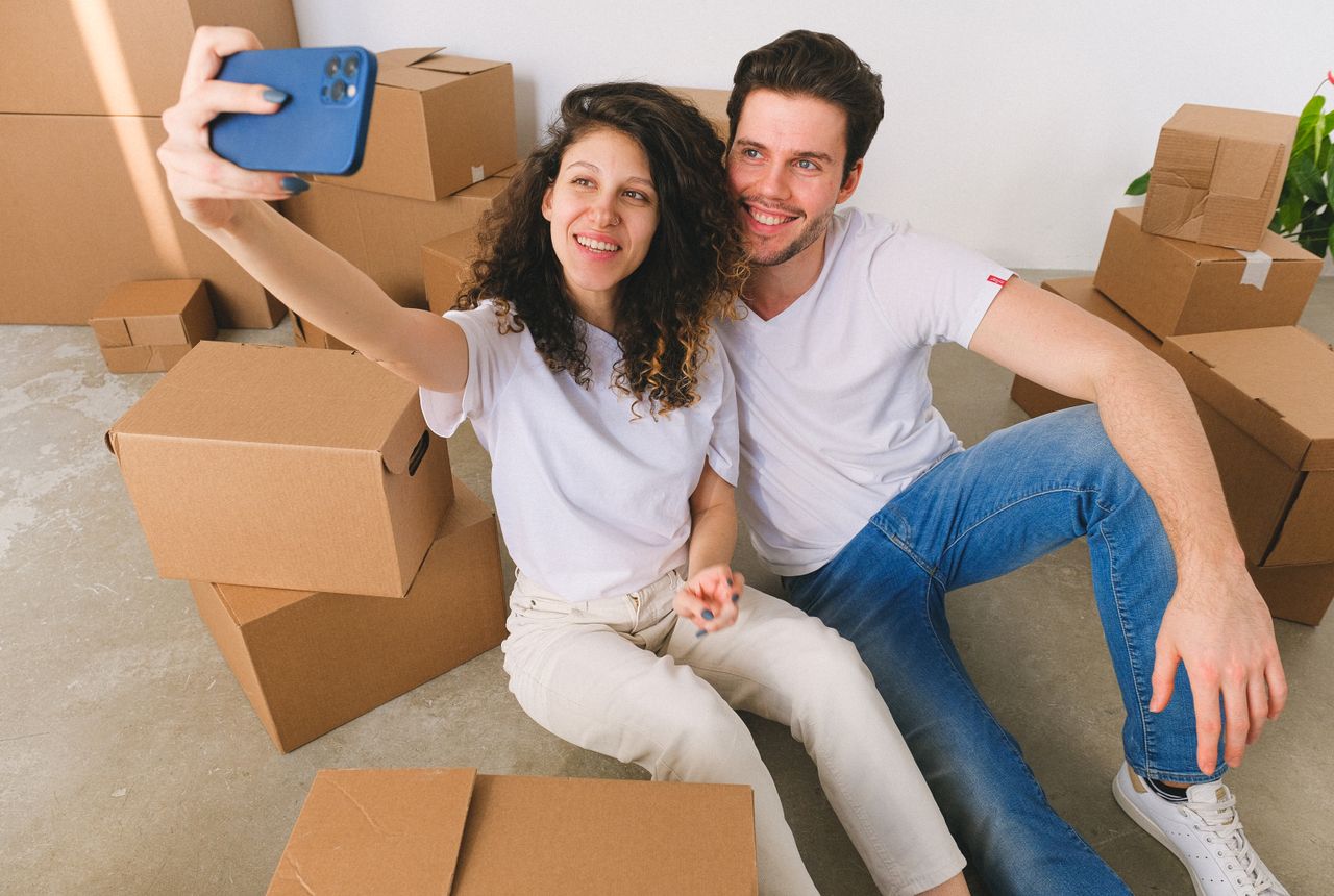 Flat & apartment removals Billingsgate — removals work in progress