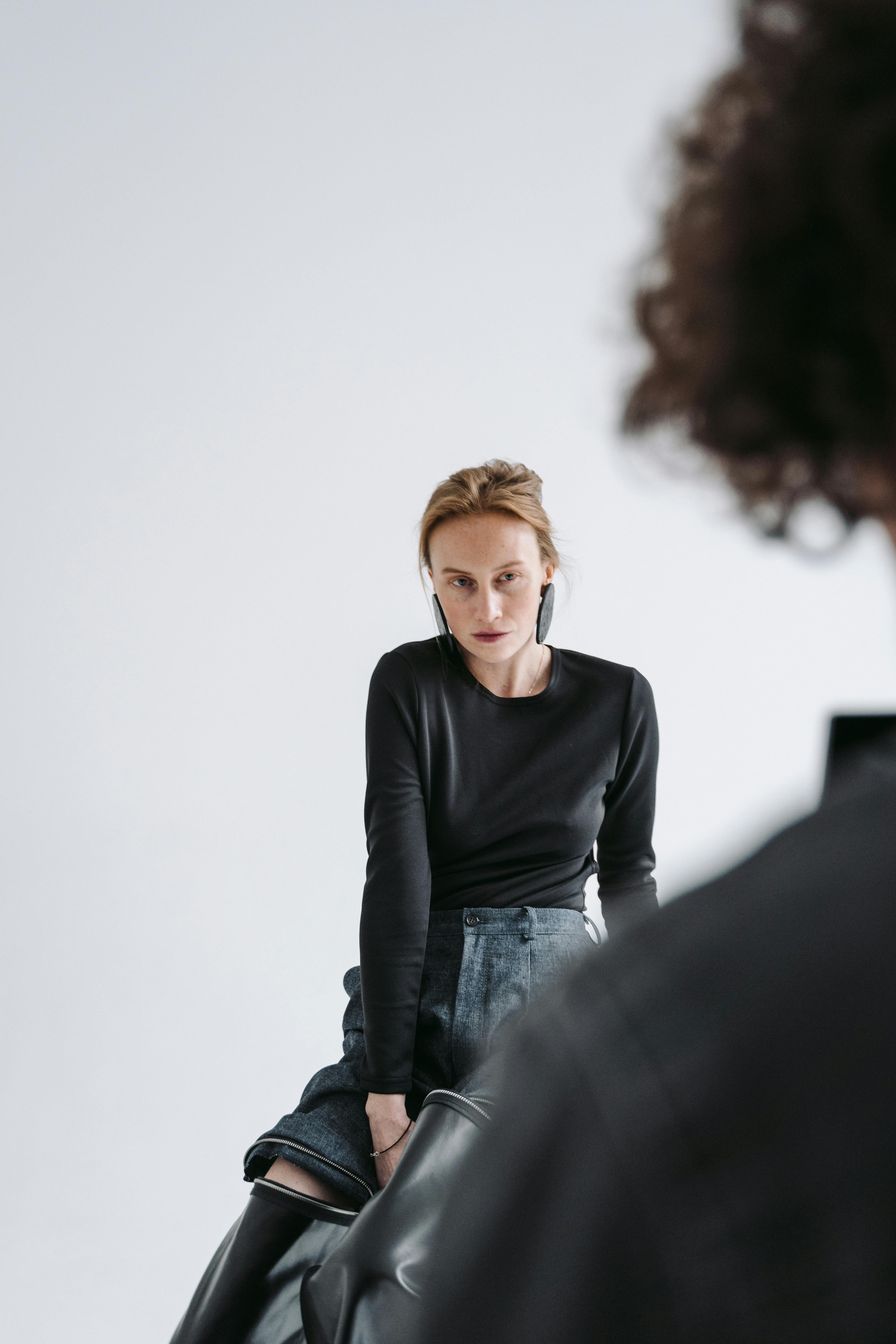 Gratis Foto stok gratis arah seni, artistik, atasan hitam Foto Stok