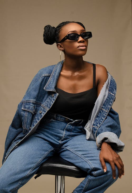 Free Stylish black woman in trendy outfit and sunglasses Stock Photo