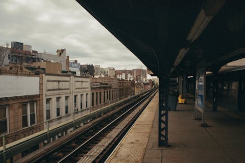 Foto profissional grátis de estação de trem, plataforma de trem, terminal