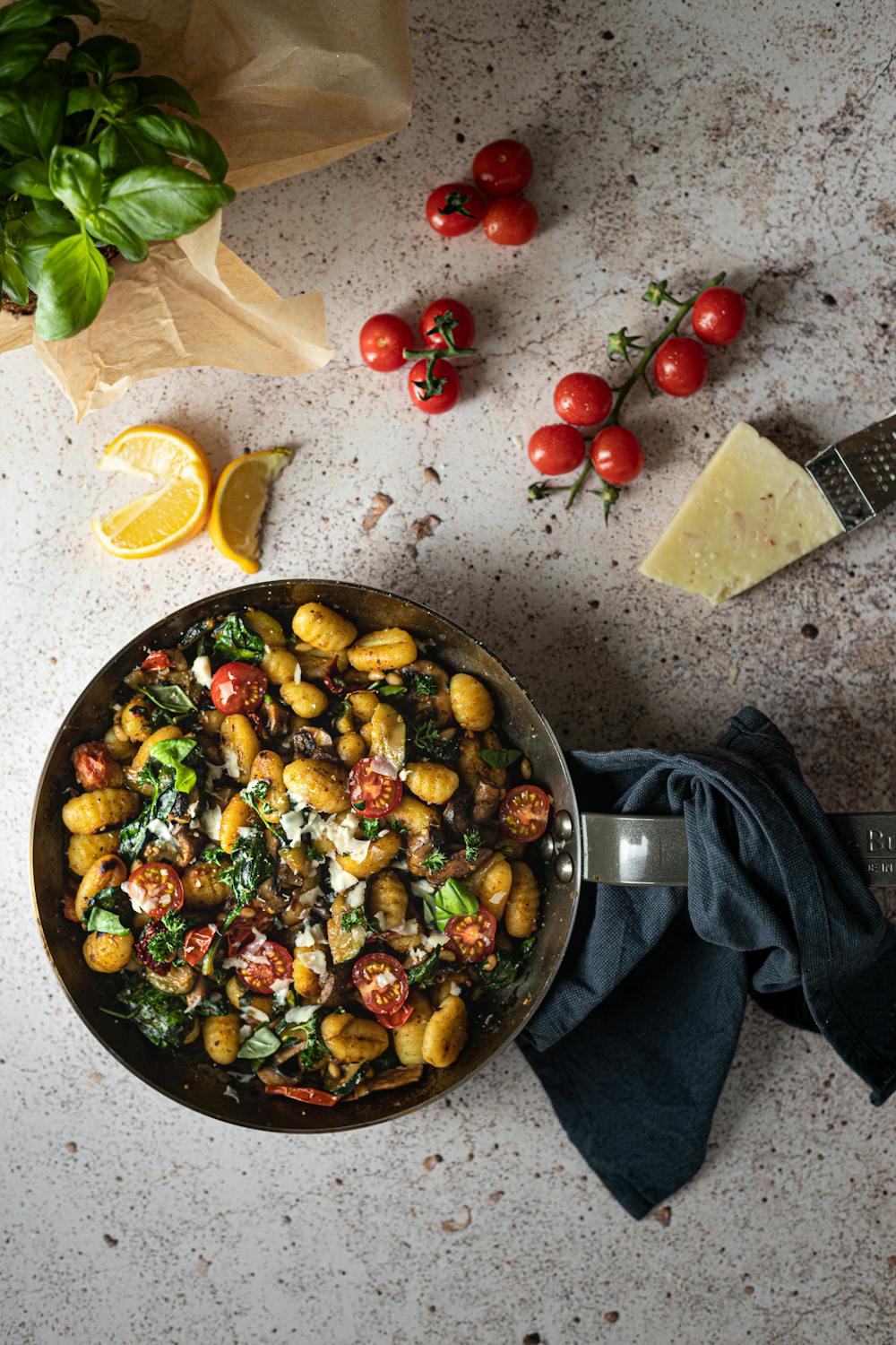 Cherry Tomato and Basil Pasta Cherry Tomato and Basil Pasta