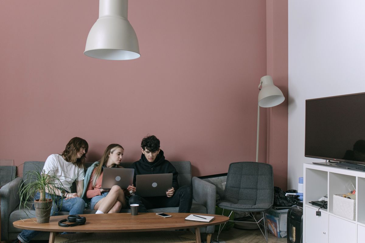 student moves in Moseley — Loaded properly: blankets, straps and a plan in Moseley
