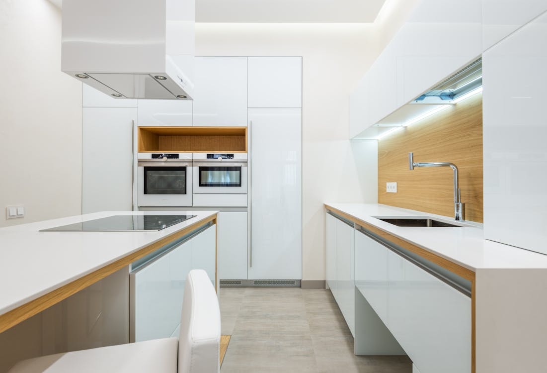 Interior of light kitchen in luxury house · Free Stock Photo