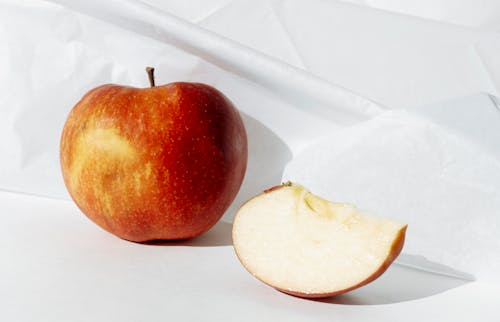 apple, dilim, meyve içeren Ücretsiz stok fotoğraf