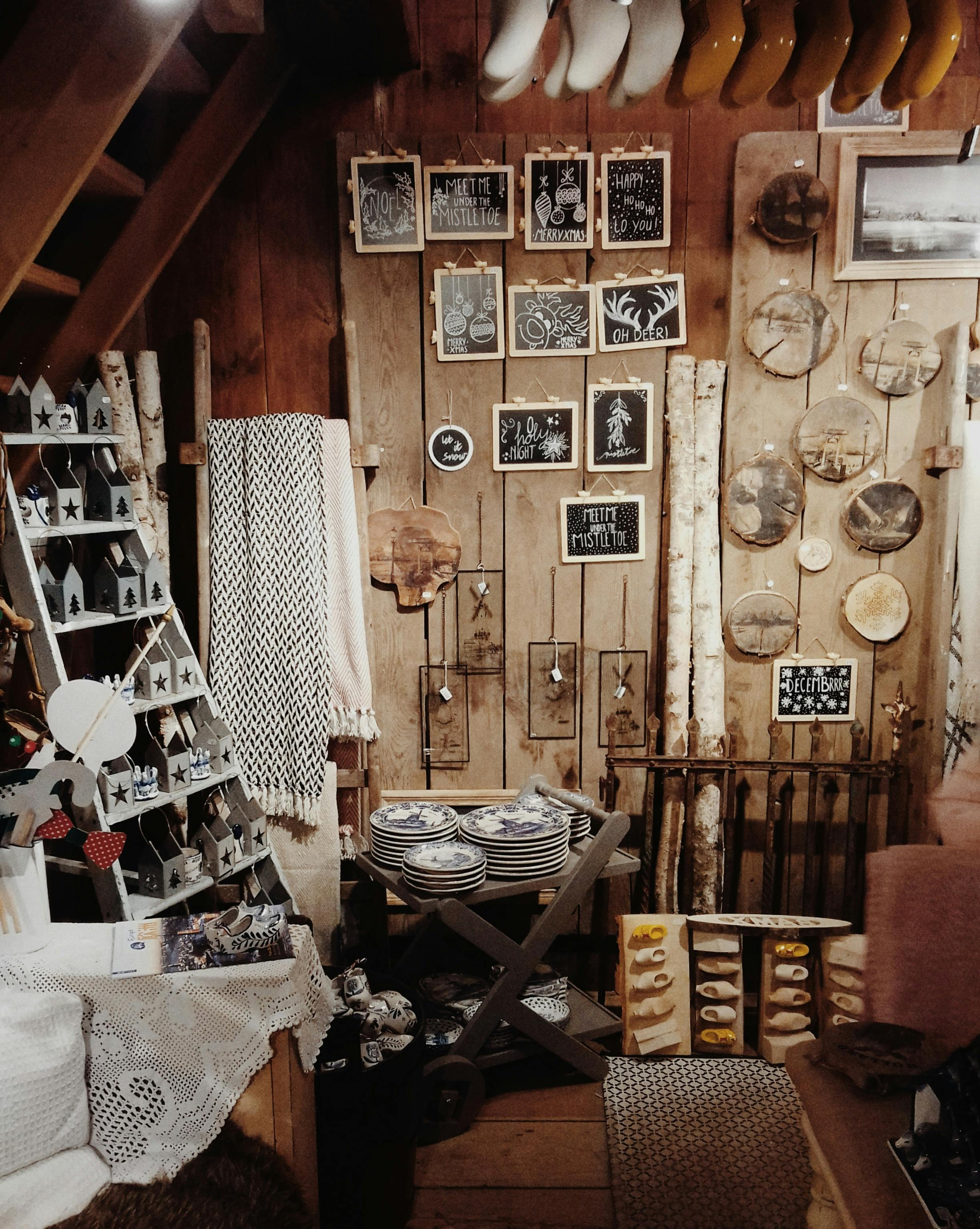 Charming vintage shop featuring rustic decor, handmade crafts, and unique souvenirs in a warm, inviting setting.