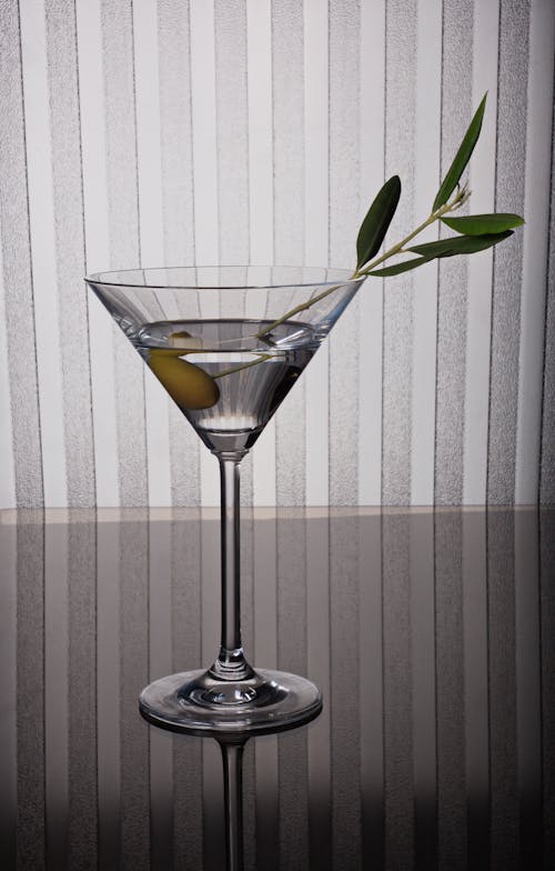 Gratis arkivbilde med alkohol, drikke, martini glass