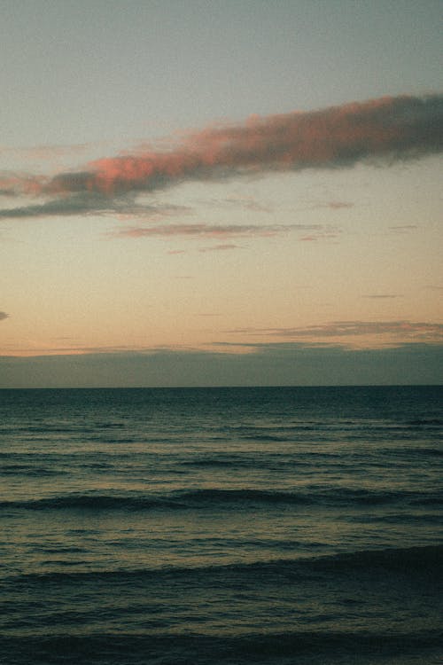 бесплатная Бесплатное стоковое фото с волны, горизонт, море Стоковое фото