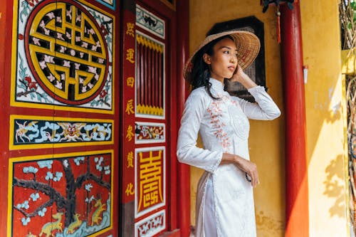 Kostnadsfri bild av ao dai, asiatisk kvinna, chapéu cònic asiatisk