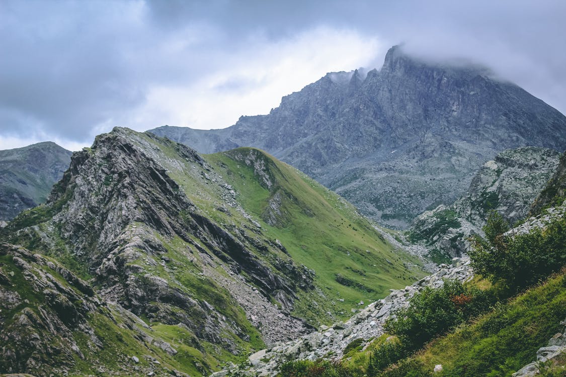 绿草山