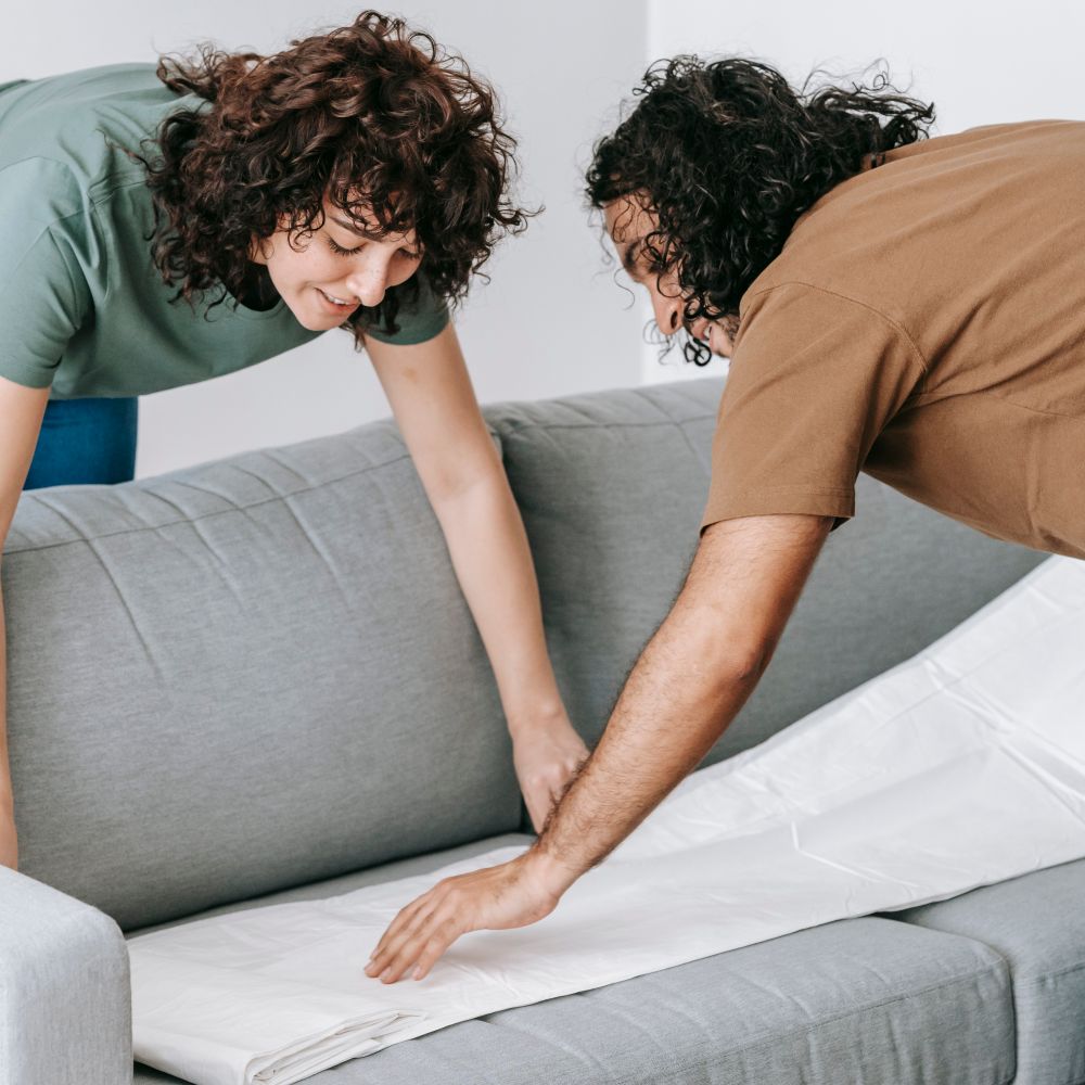 Frant — movers carrying boxes for a flat move