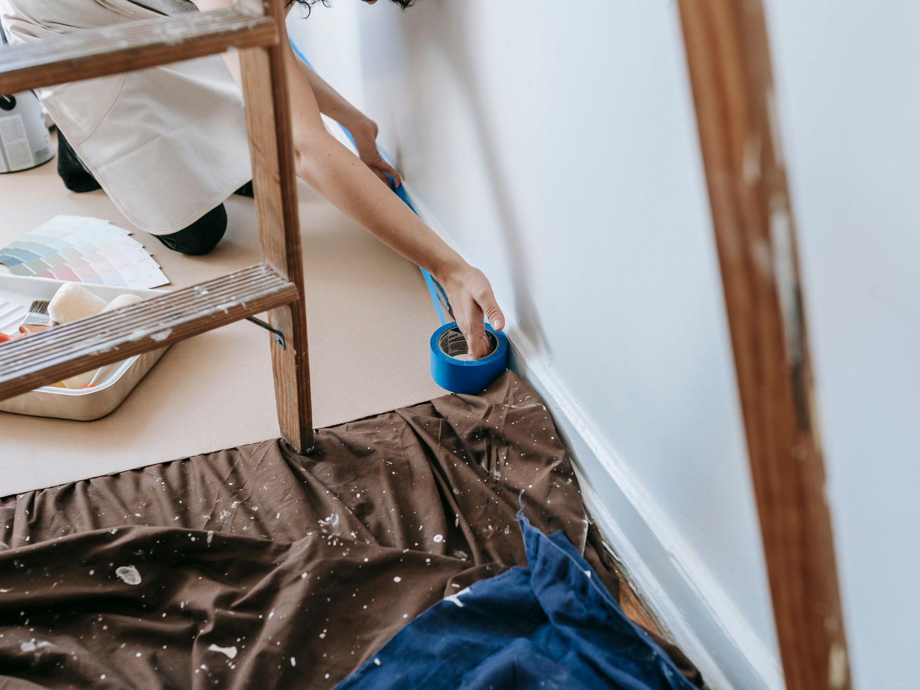Glenluce — professional packers wrapping and boxing belongings