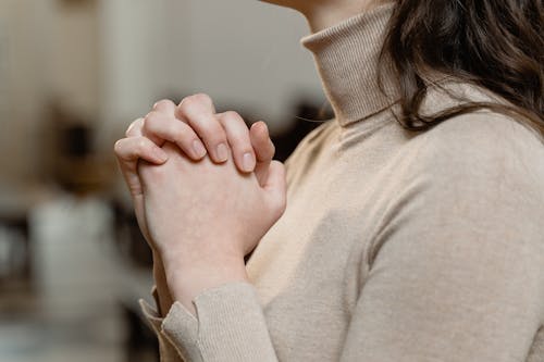 Foto profissional grátis de confiança, crente, mãos entrelaçadas