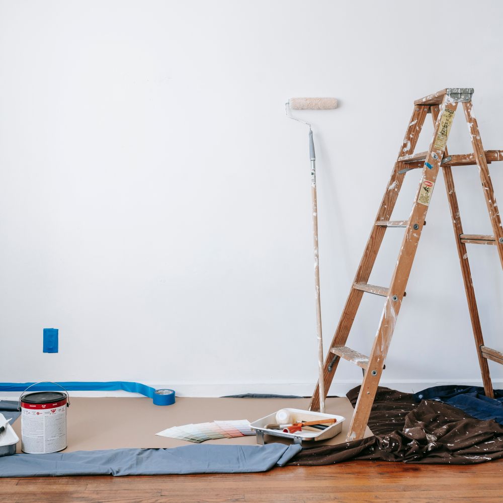 Painters and Decorators in Surrey Quays — quality trade paint going on in two coats