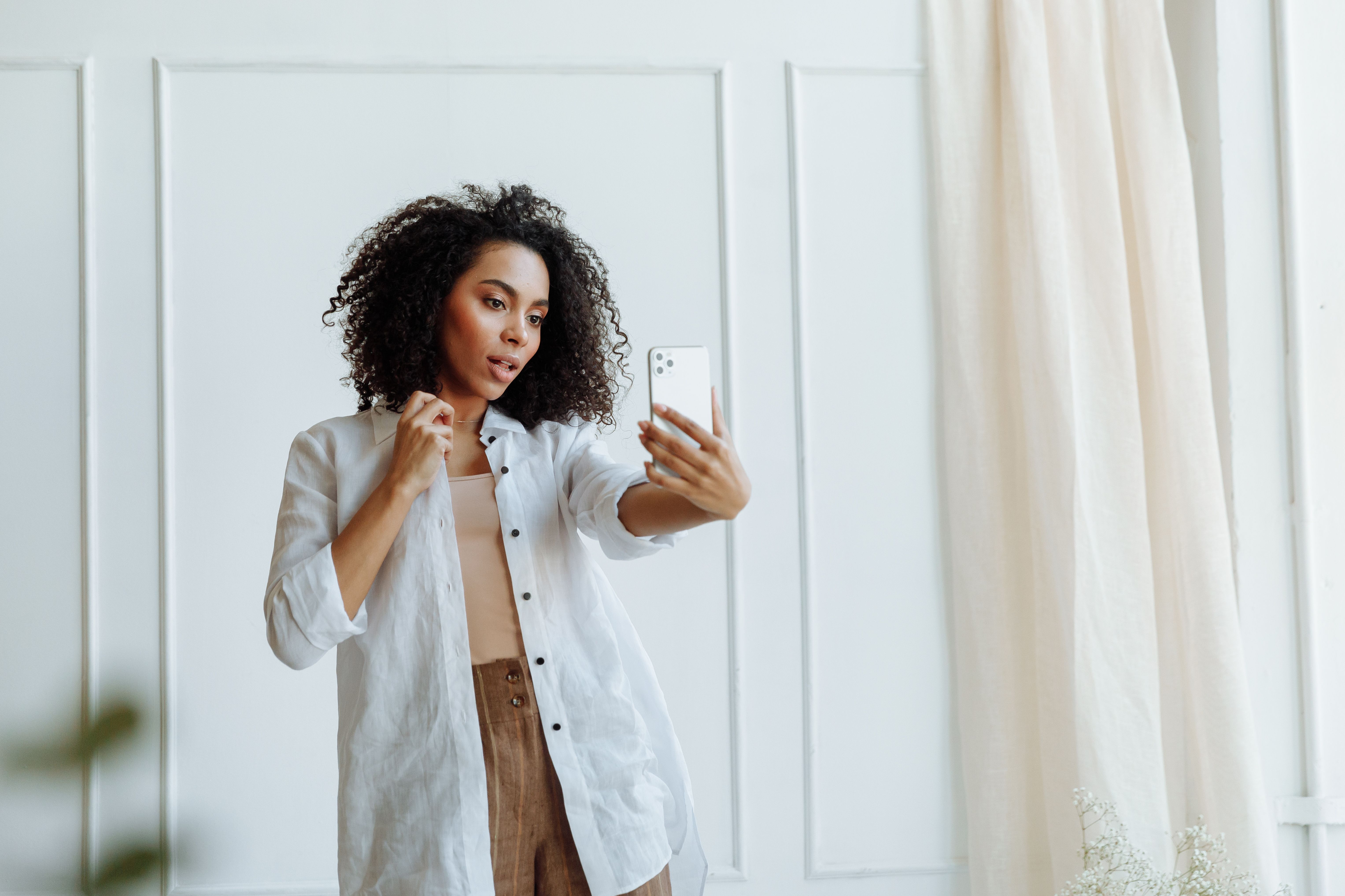 Say bye to doomscrolling, experts say these grandma hobbies and crafts are trending — Photo by Thirdman on Pexels