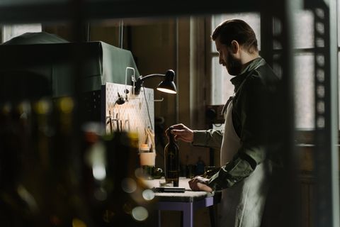 Theme preview: maker at work in a studio — photo by cottonbro studio on Pexels