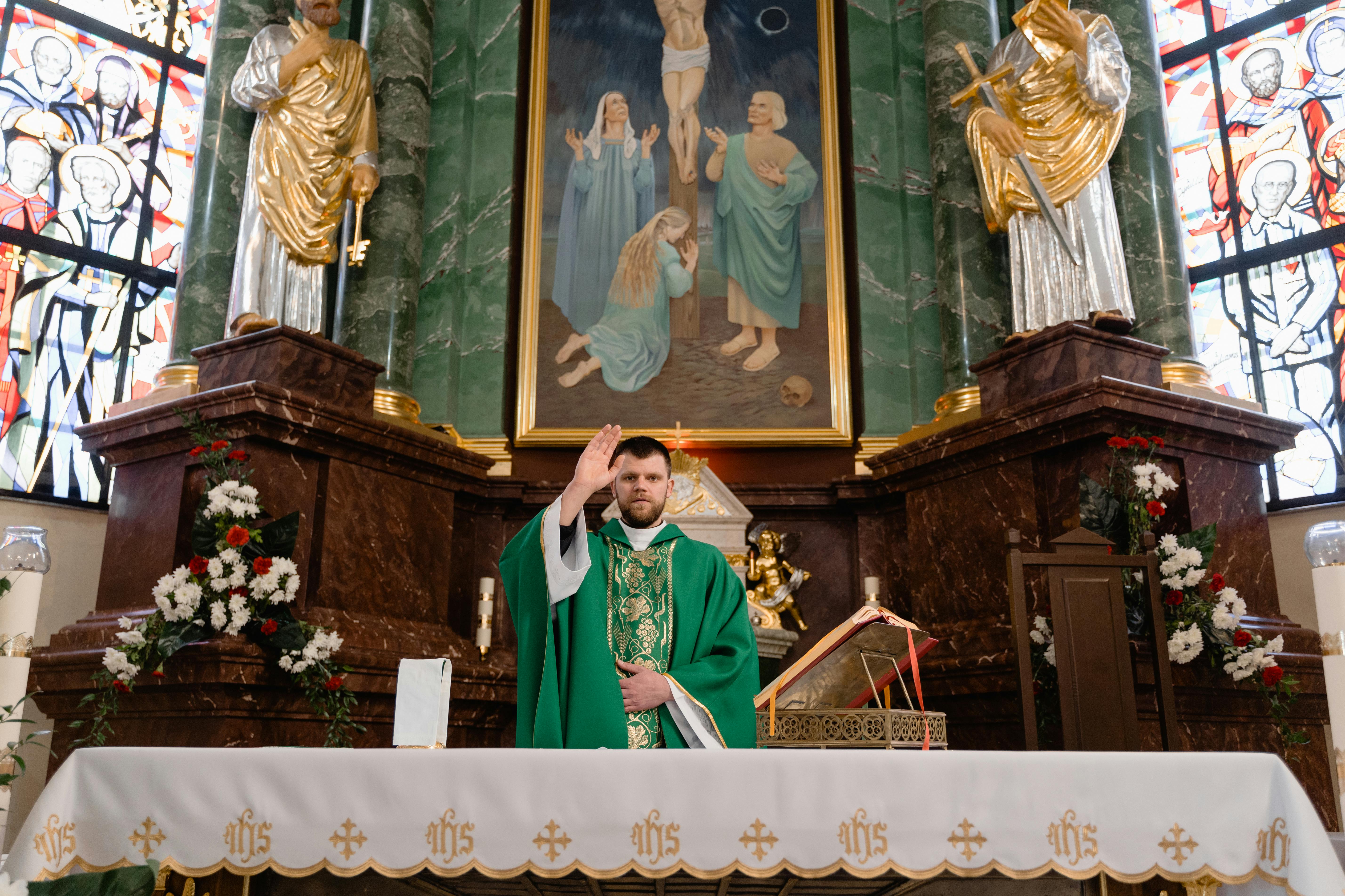 jesus christ and virgin mary figurine