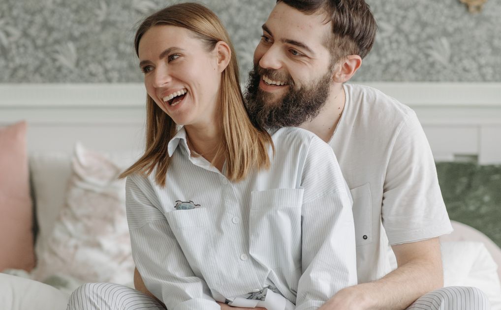 Online dating: starting a conversation on a niche platform