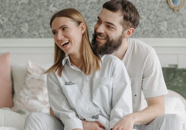 Online dating: starting a conversation on a niche platform