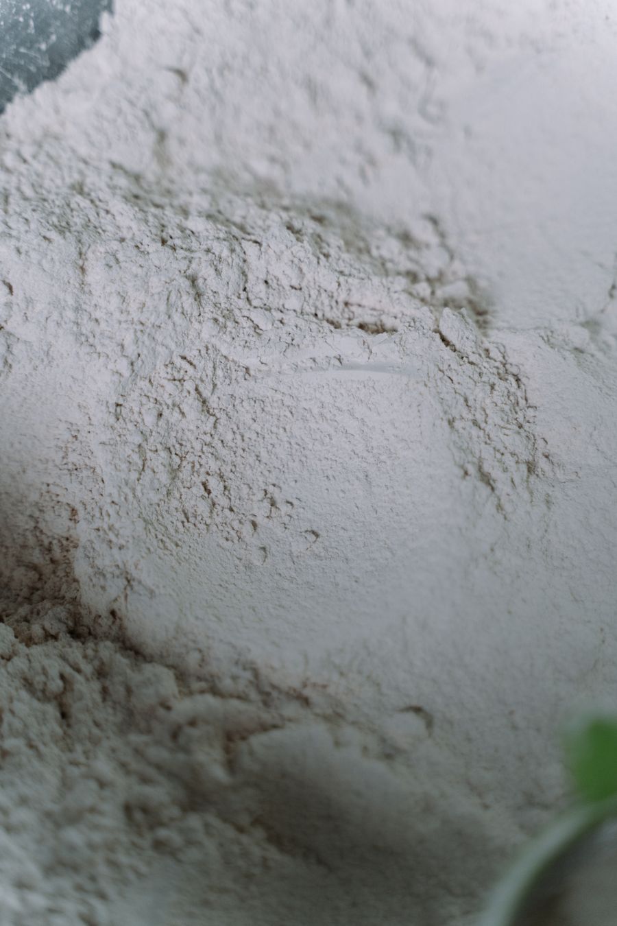 Fine natural powder texture representing Maca