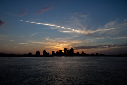 Gratis stockfoto met dageraad, horizon, omtrek Stockfoto