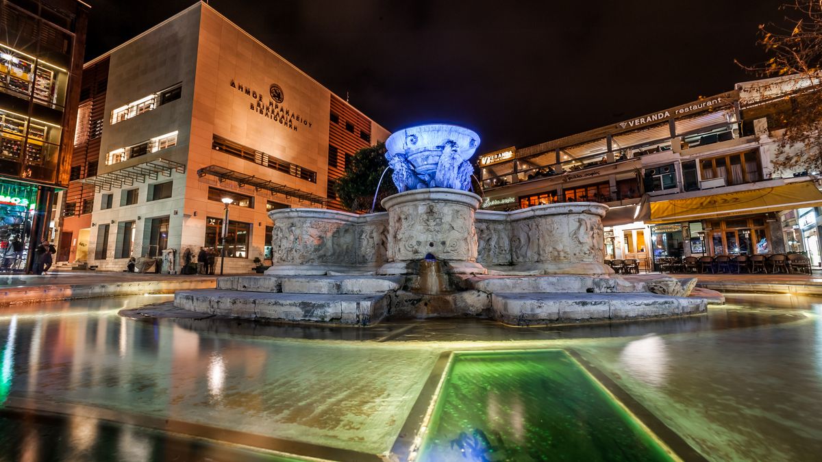 The Morosini (Lion) Fountain in Heraklion at night
