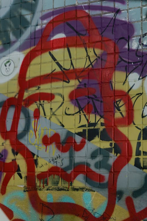 Foto profissional grátis de graffiti, muro, tiro vertical