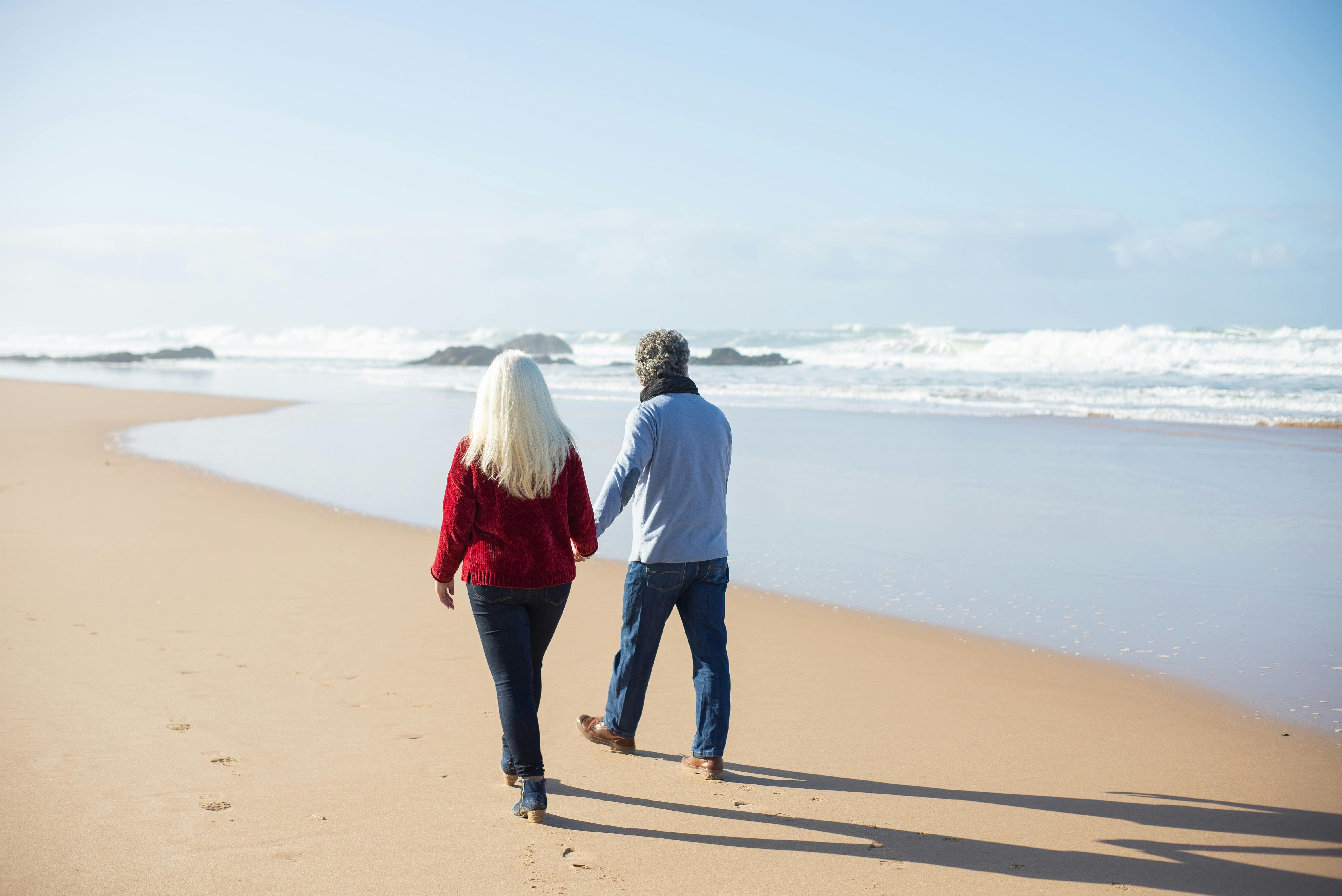 Retirement Planning in 2026: Americans Work Longer, Use AI Chatbots for Financial Advice - News and Statistics — Photo by Kam