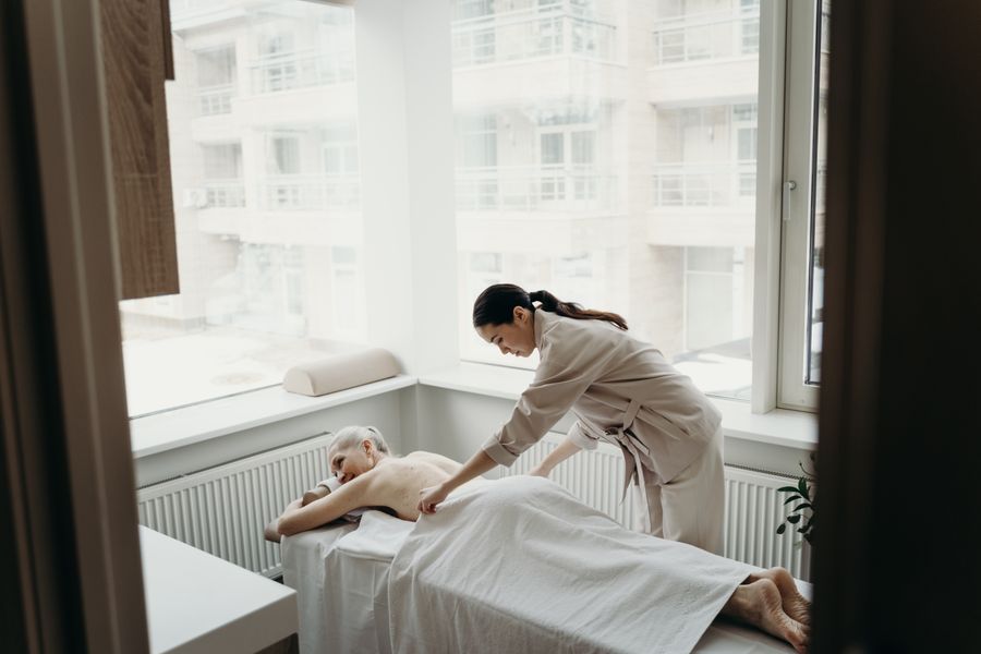 Swedish relaxation massage by a professional therapist at a women-only spa in Jaipur