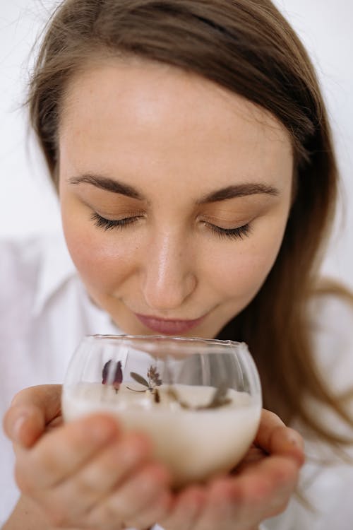 Photos gratuites de bol en verre, bougie, femme