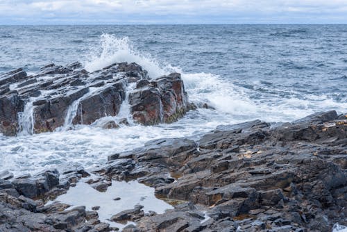 Бесплатное стоковое фото с каменистый берег, море, на открытом воздухе