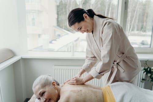 Photos gratuites de cheveux gris, détente, femmes