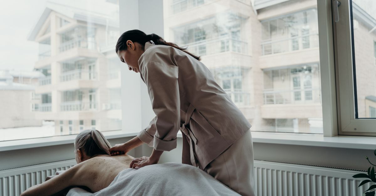 Massage Californien : Bienfaits et Prix 2026